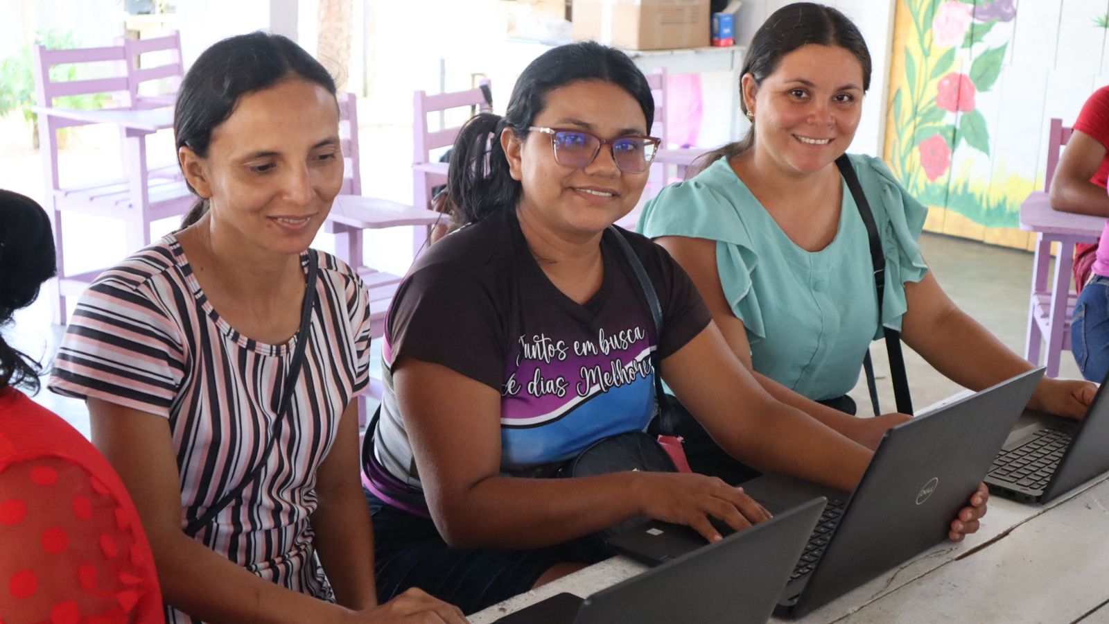 Oficinas de inclusão digital fortalecem o protagonismo feminino em comunidades de Oriximiná, Terra Santa e Faro