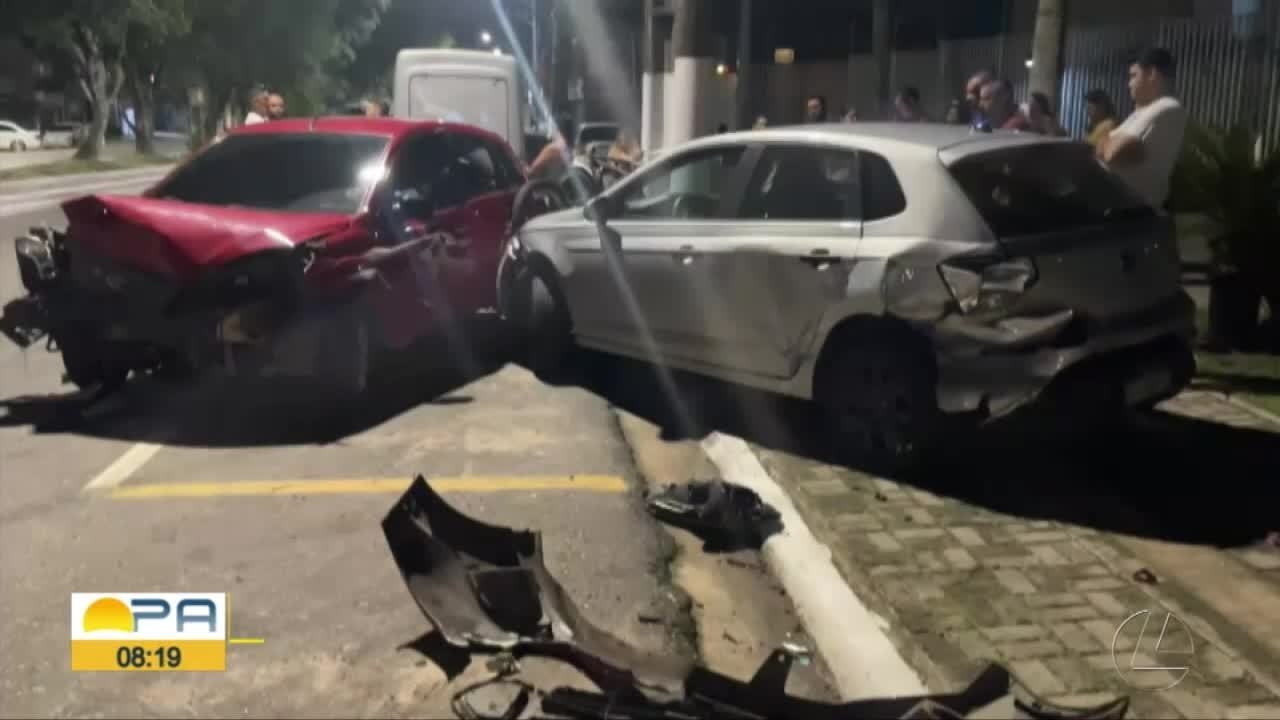 Carro bate em quatro veículos na av. Dr Freitas, em Belém