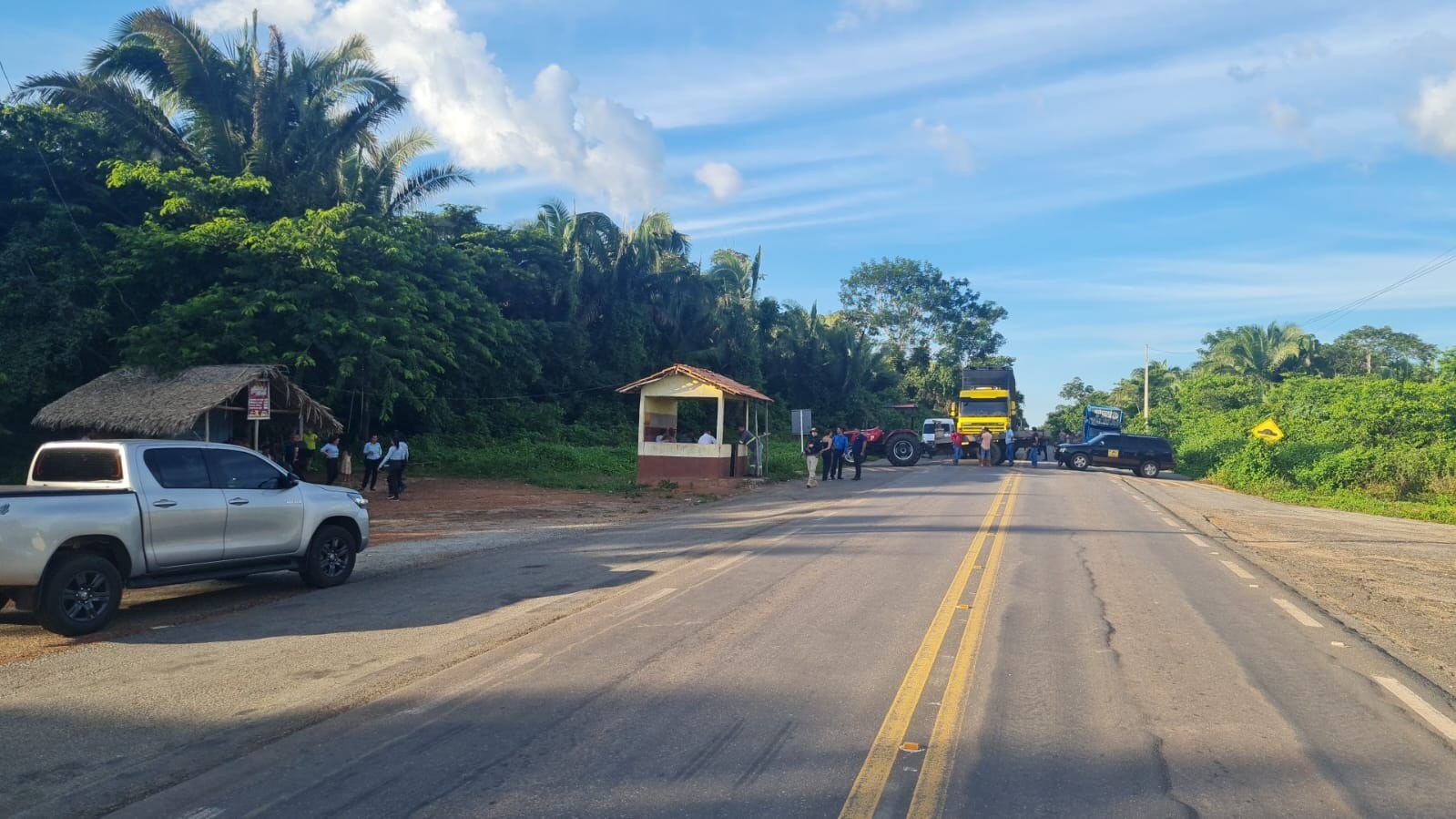 Indígenas interditam a rodovia BR-153, em São Geraldo do Araguaia, no PA