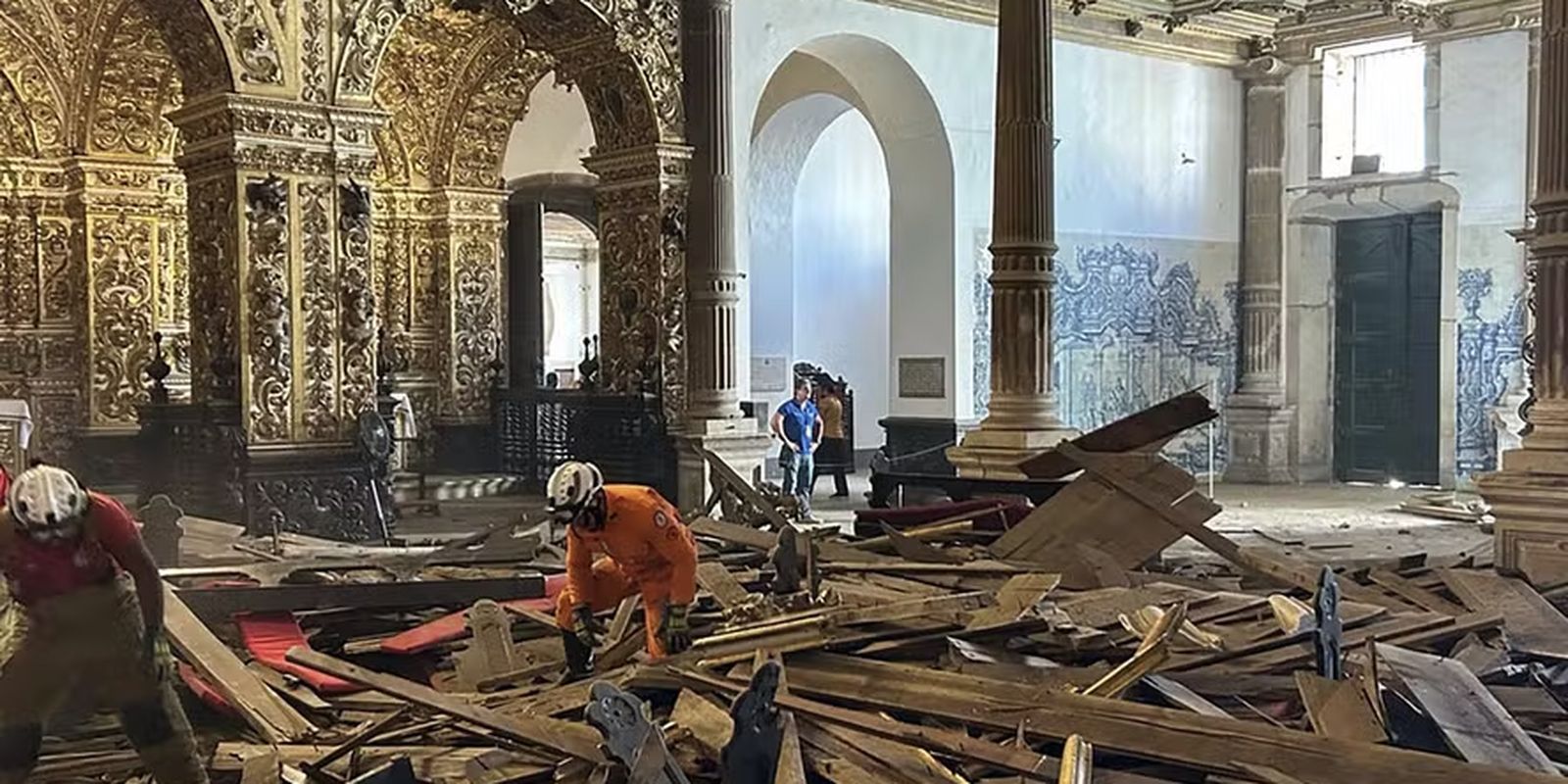 Desabamento de teto de igreja histórica causa morte de jovem na Bahia