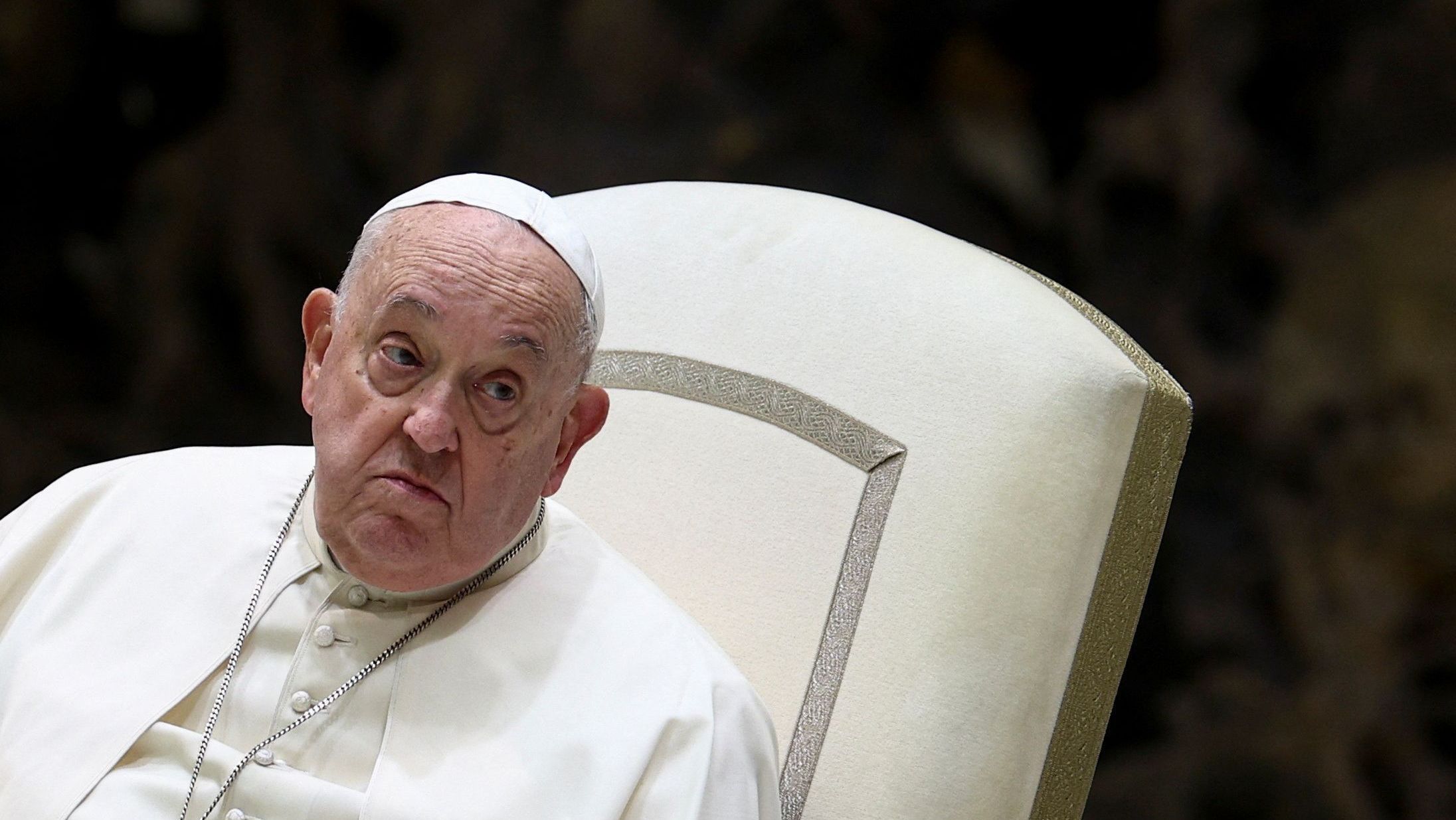 Vaticano diz que Papa Francisco mostra “leve melhora” em exames de sangue