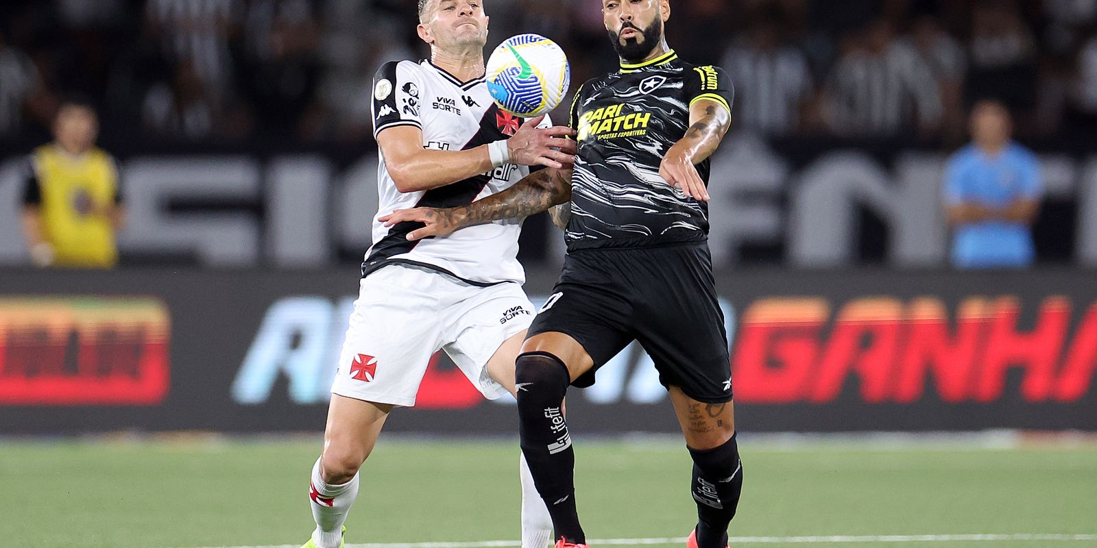 Vasco e Botafogo jogam por vaga na semifinal do Carioca