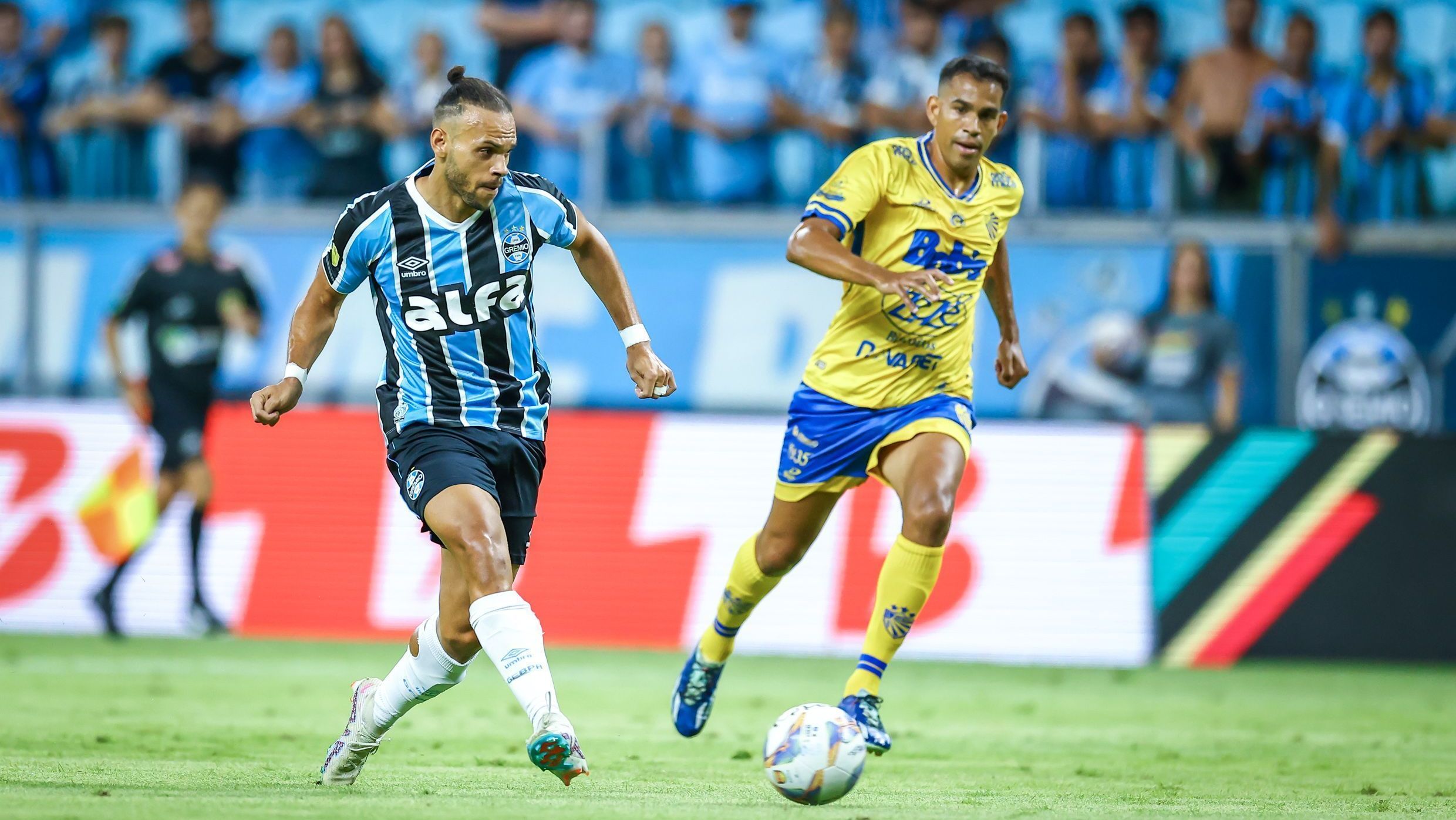 Com time misto, Grêmio goleia Pelotas no Gauchão