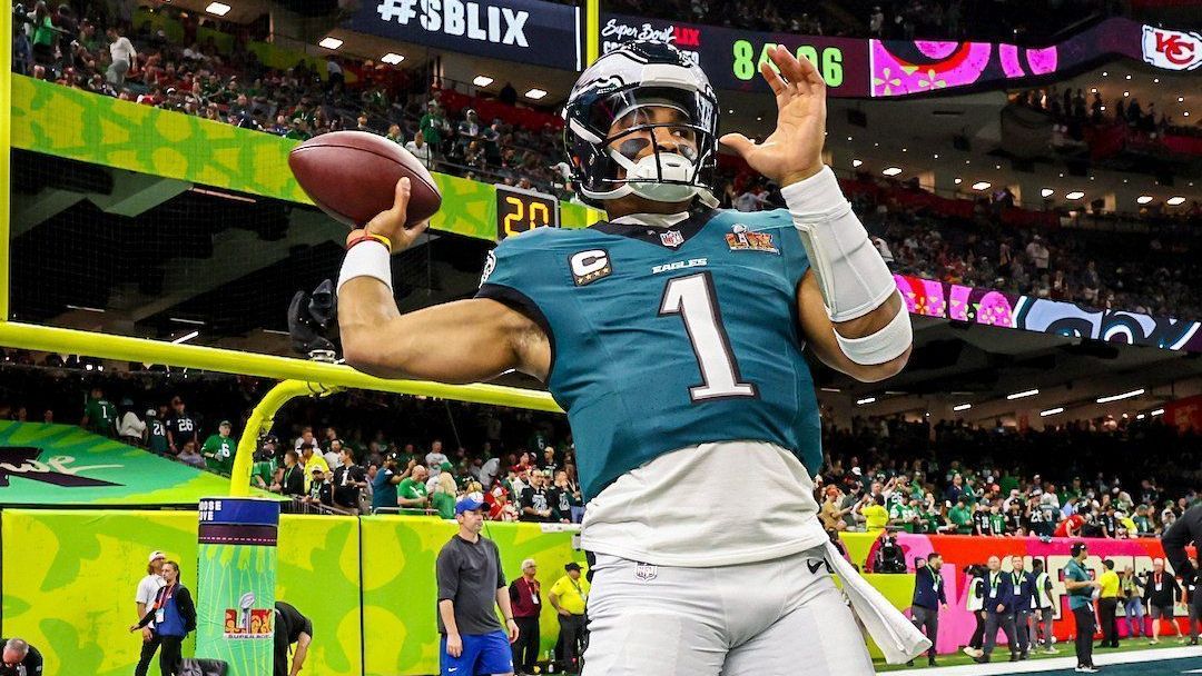 Jalen Hurts, dos Eagles, brilha e é eleito MVP do Super Bowl LIX