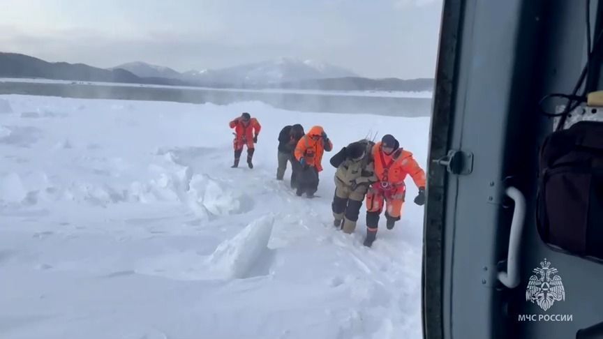 Rússia resgata 139 pescadores presos em bloco de gelo no Pacífico