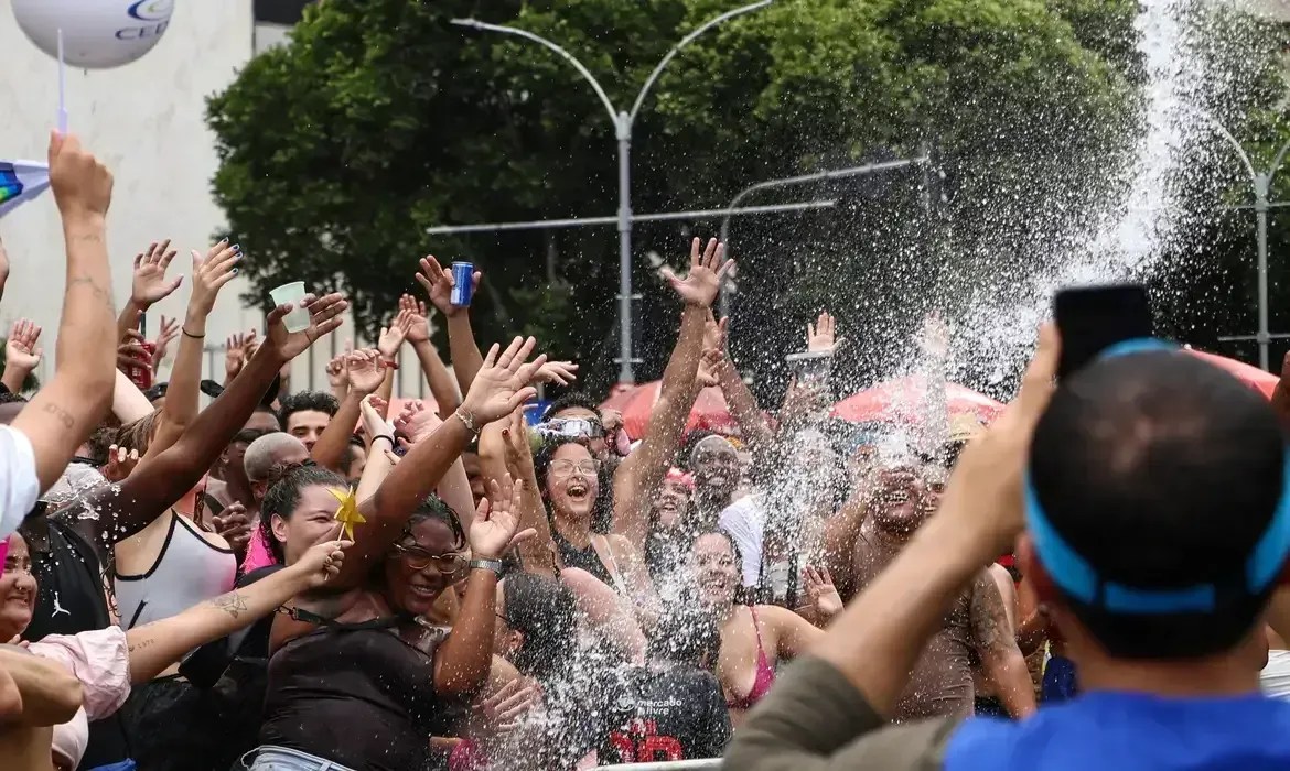 Carnaval 2025: blocos oficiais dão a largada para a folia de rua no Rio