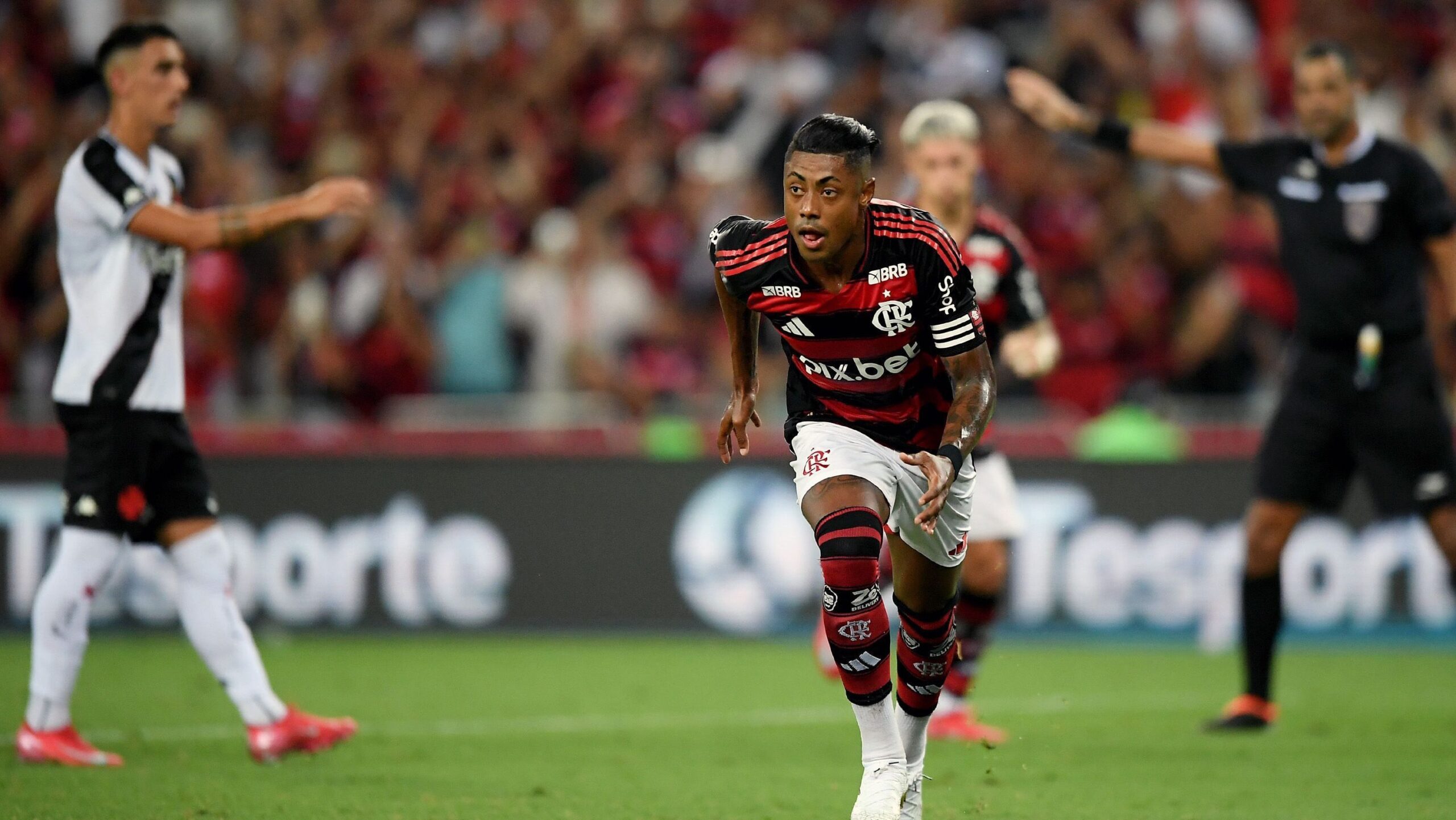 Flamengo domina o Vasco e vence clássico do Campeonato Carioca