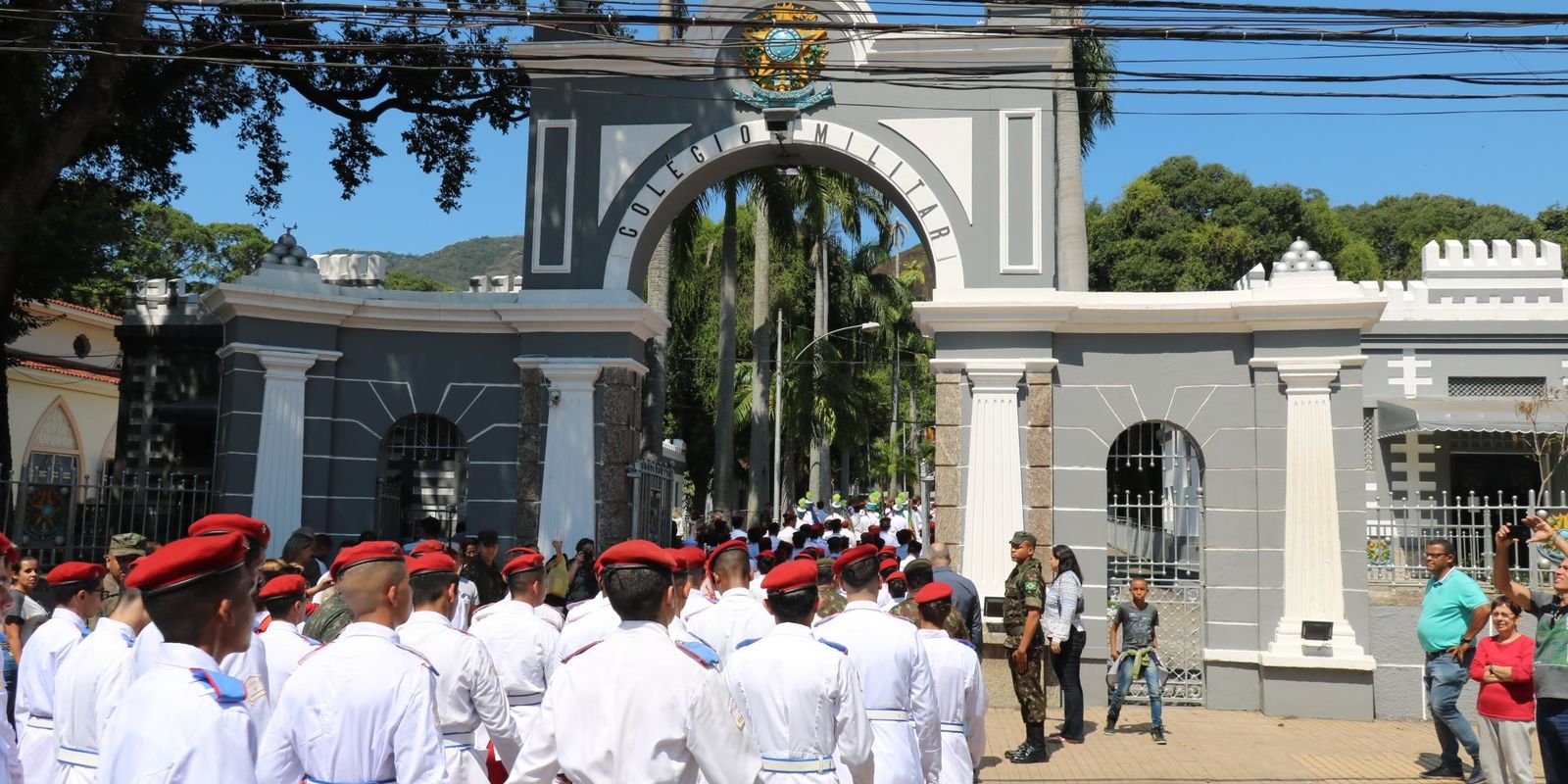 Decisão judicial obriga Exército a adotar cotas em colégios militares