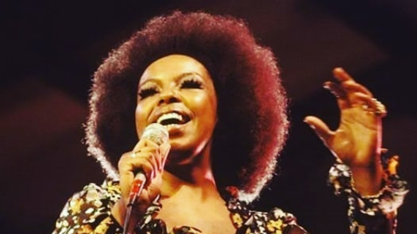 Relembre a carreira de Roberta Flack, conhecida por “Killing Me Softly“