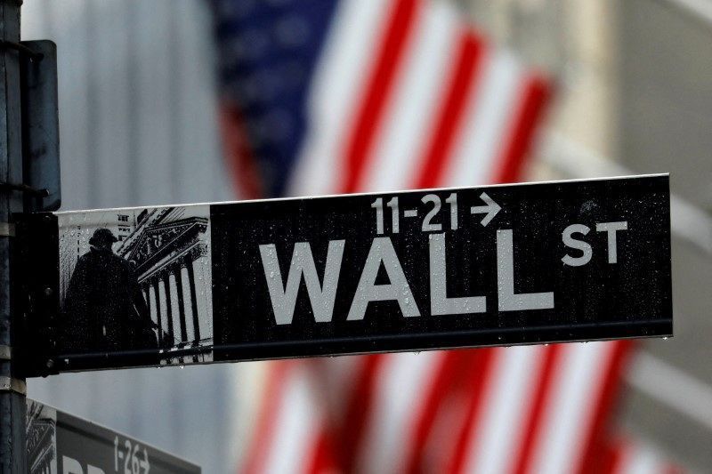 Wall Street reduz perdas após Trump adiar tarifas sobre México