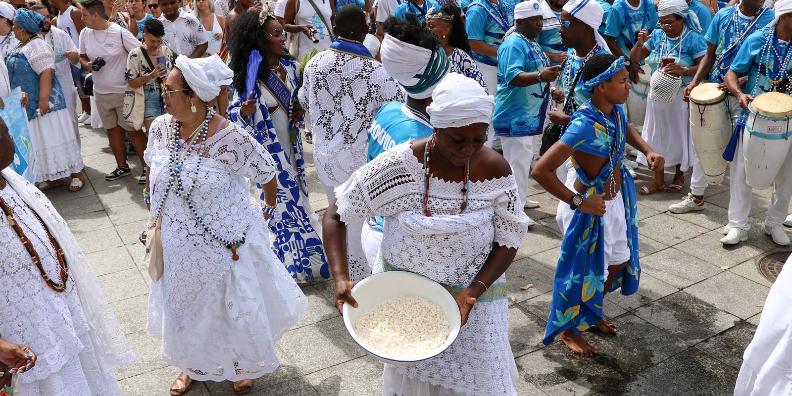 Milhares de fiéis celebram Dia de Iemanjá em cerimônias no Rio