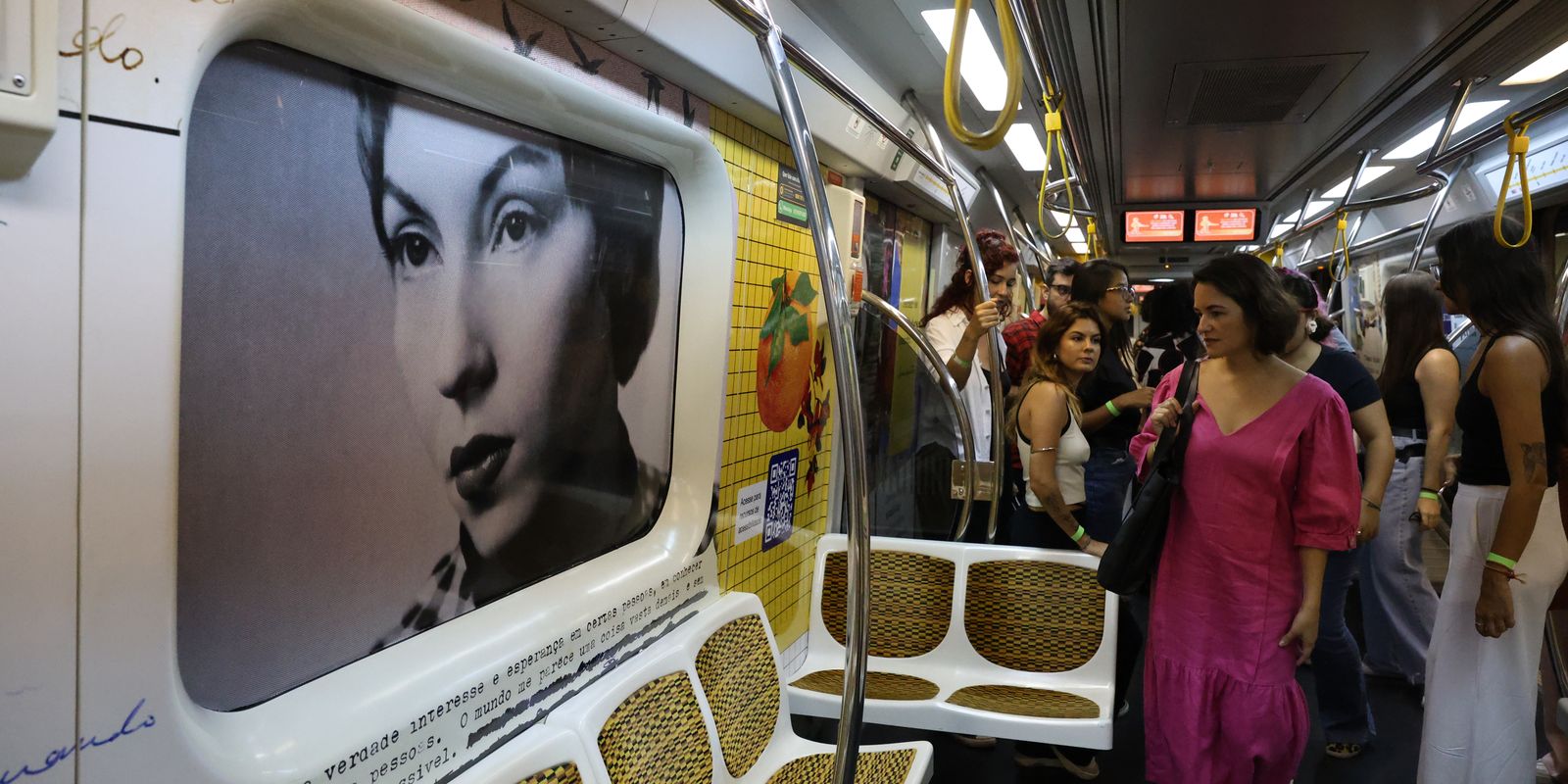 Estação de metrô em São Paulo recebe mostra de Clarice Lispector