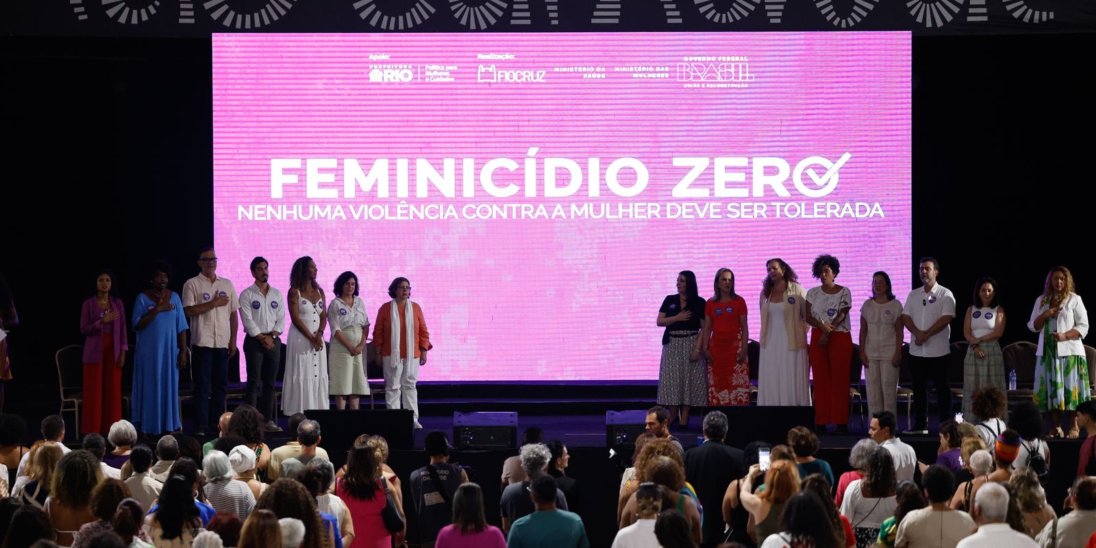 Desfile das Campeãs do carnaval carioca tem ação contra feminicídio