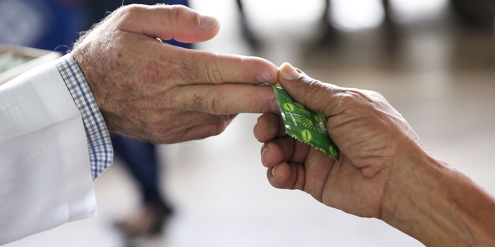 Saúde distribui preservativos e informações sobre IST/Aids no Rio