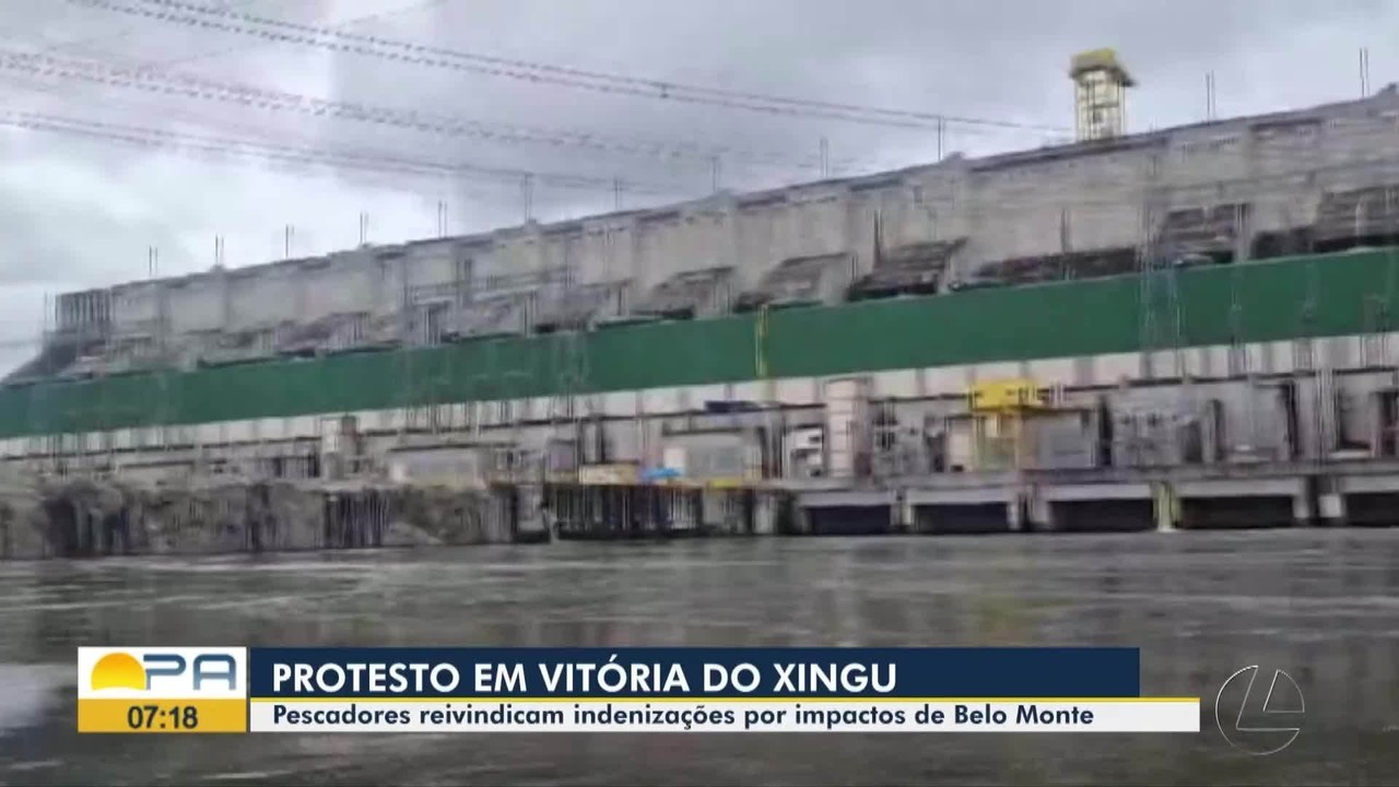 Pescadores protestam em área restrita da usina de Belo Monte, no Pará, pedindo compensações por impactos