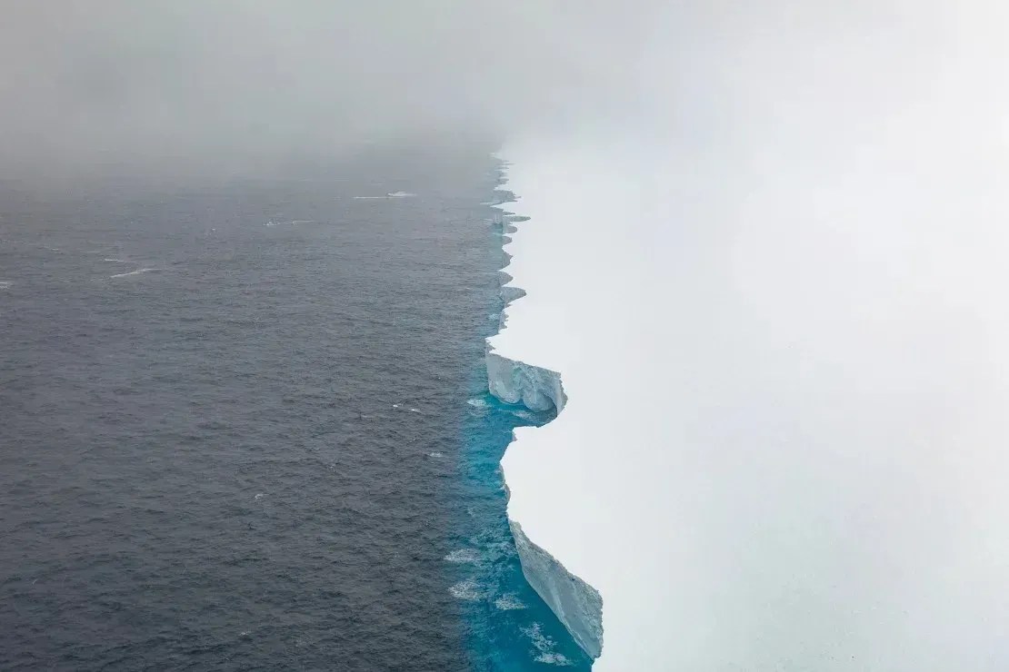 Maior iceberg do mundo encalha na Geórgia do Sul