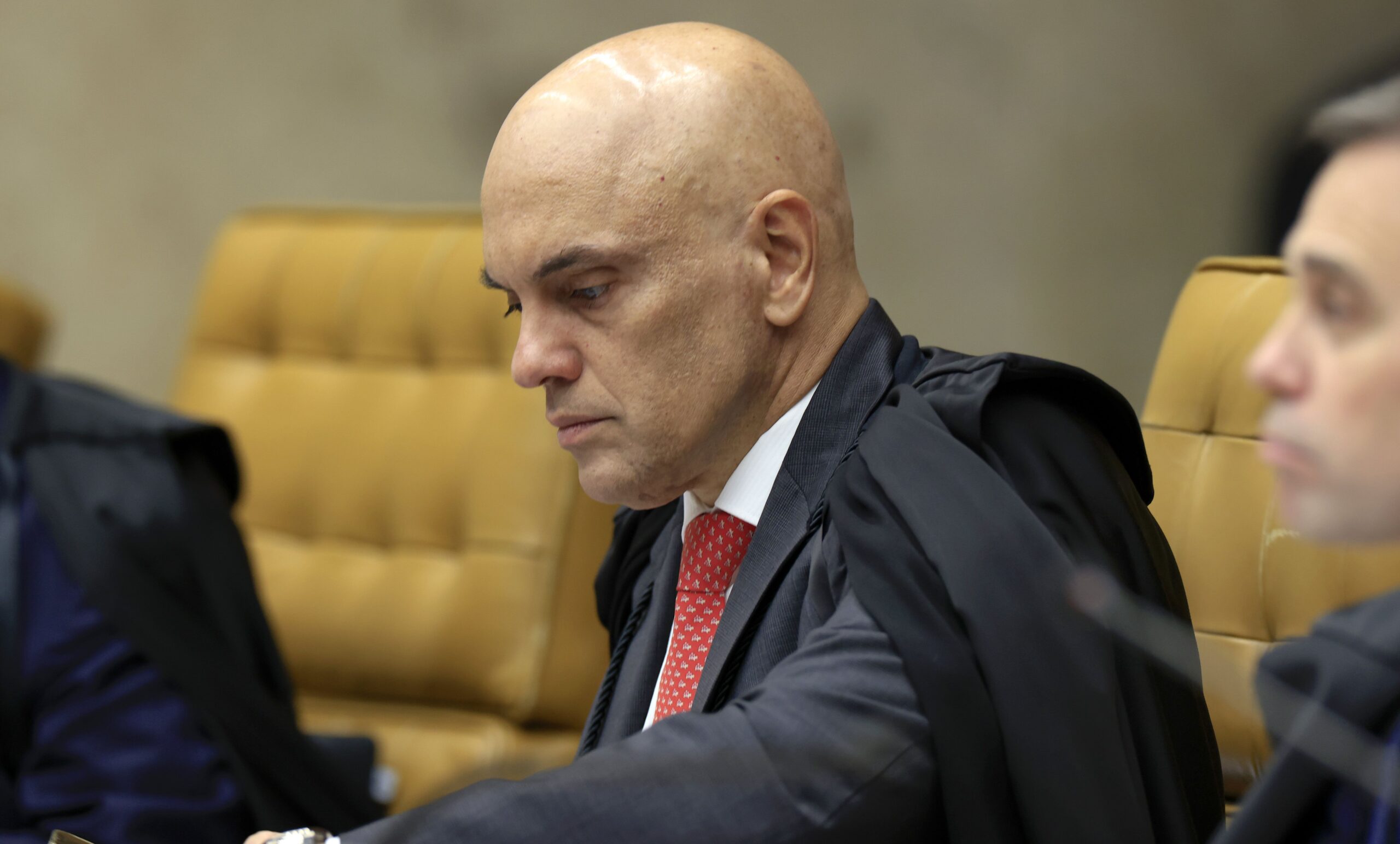 Moraes libera denúncia para julgamento e pede data a Zanin