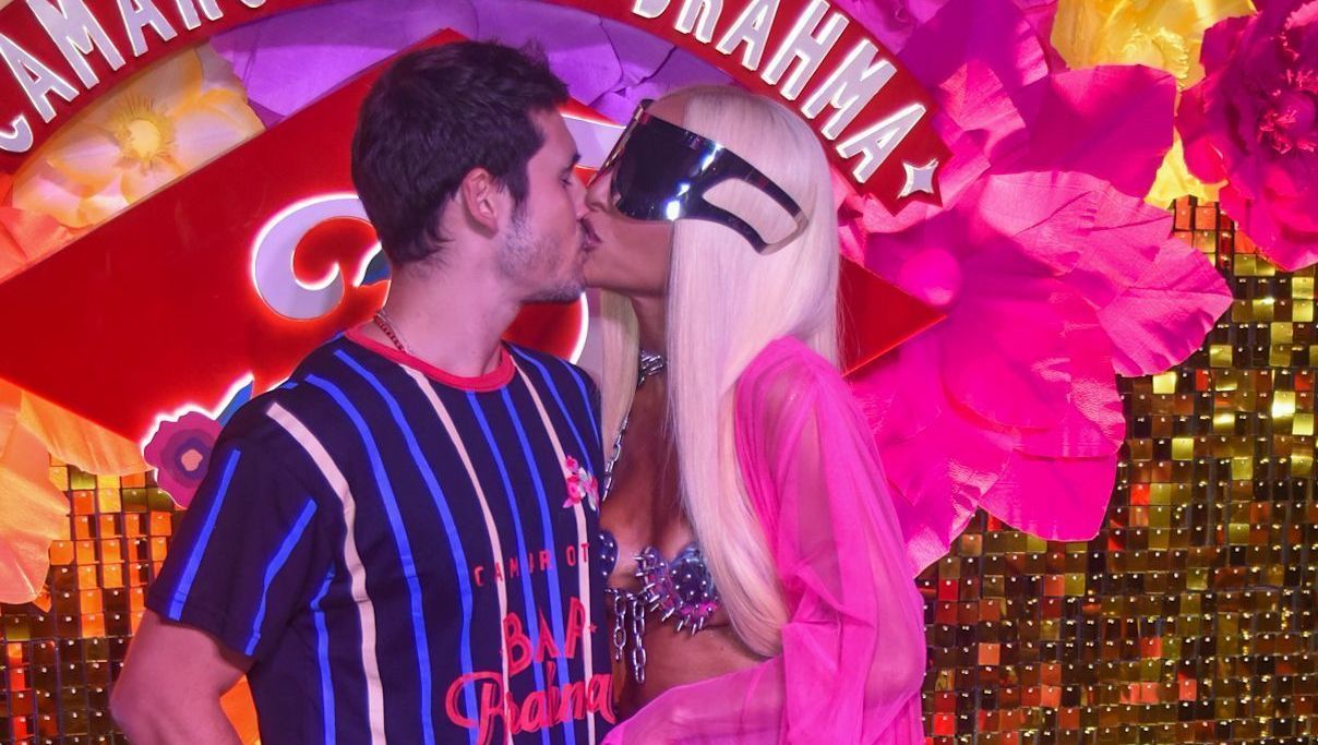 Sabrina Sato e Nicolas Prattes curtem Carnaval em clima de romance