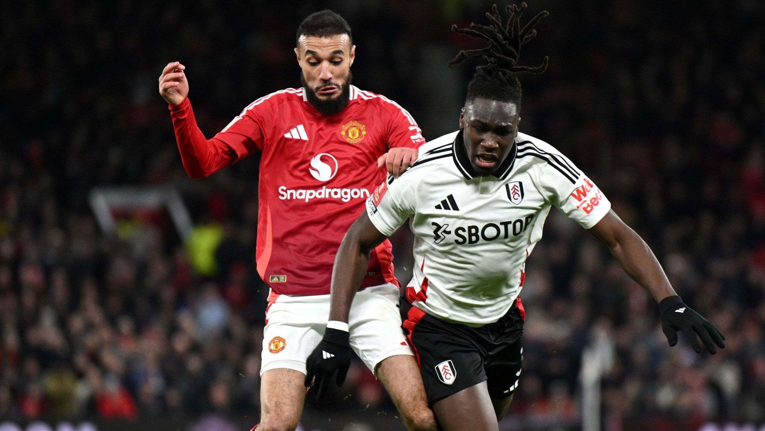 Fulham condena mensagens racistas sofridas por Bassey após jogo da FA Cup