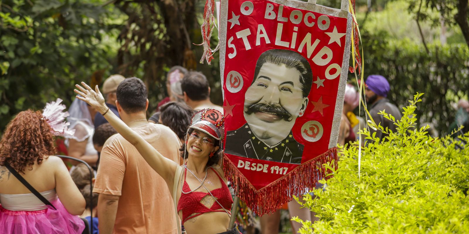 Poema charada convida foliões para cortejo de carnaval em Brasília