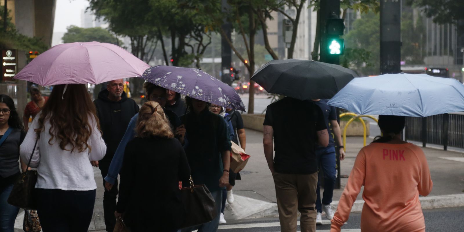 Semana começa com retorno de chuvas intensas