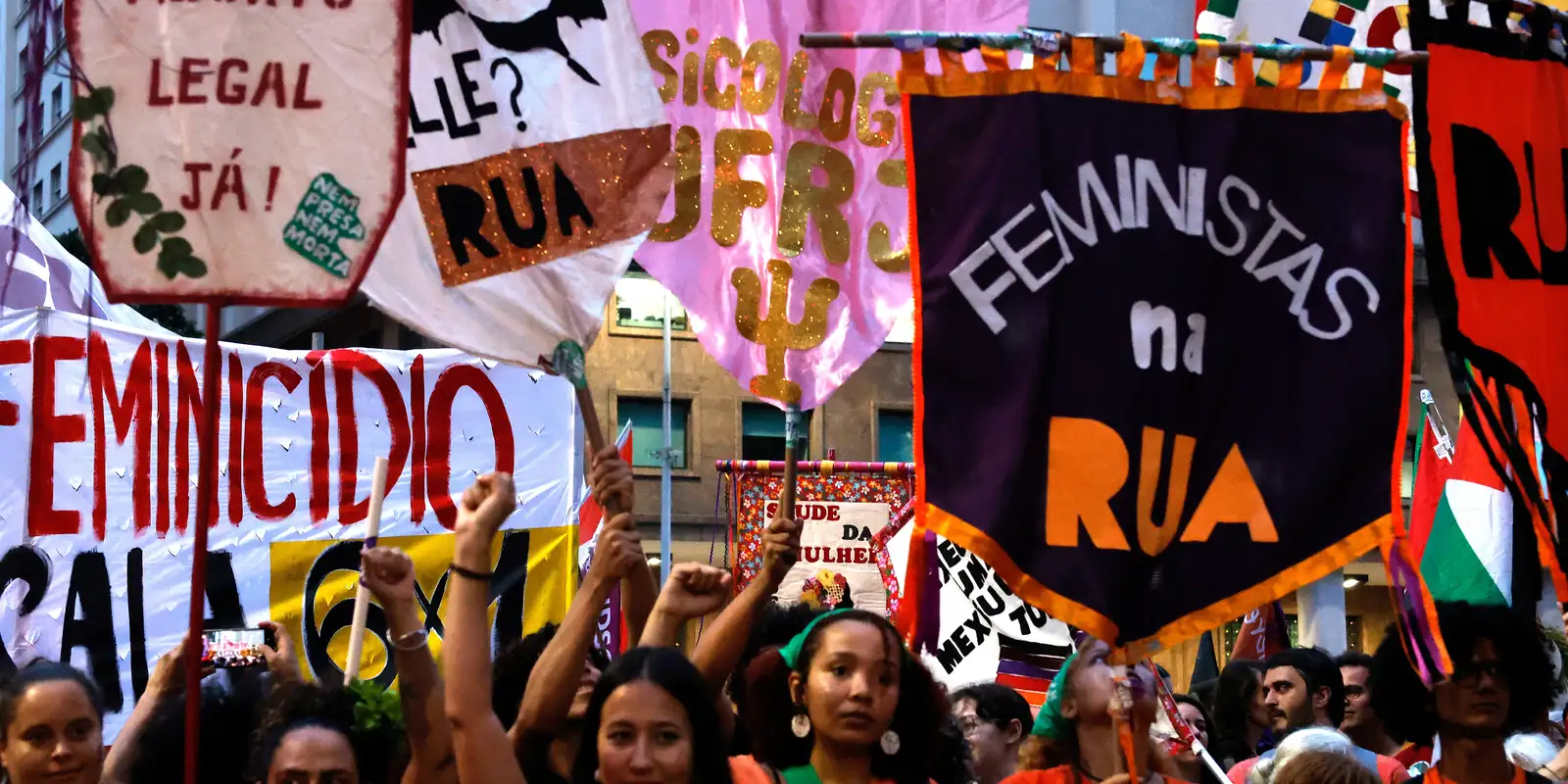 Dia Internacional da Mulher no Rio pede igualdade e fim da escala 6×1