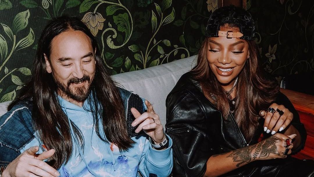 DJ Steve Aoki publica fotos com Ludmilla e sugere parceria; veja