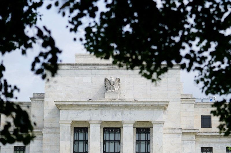 Fed mantém juros inalterados nos EUA entre 4,25% e 4,5%