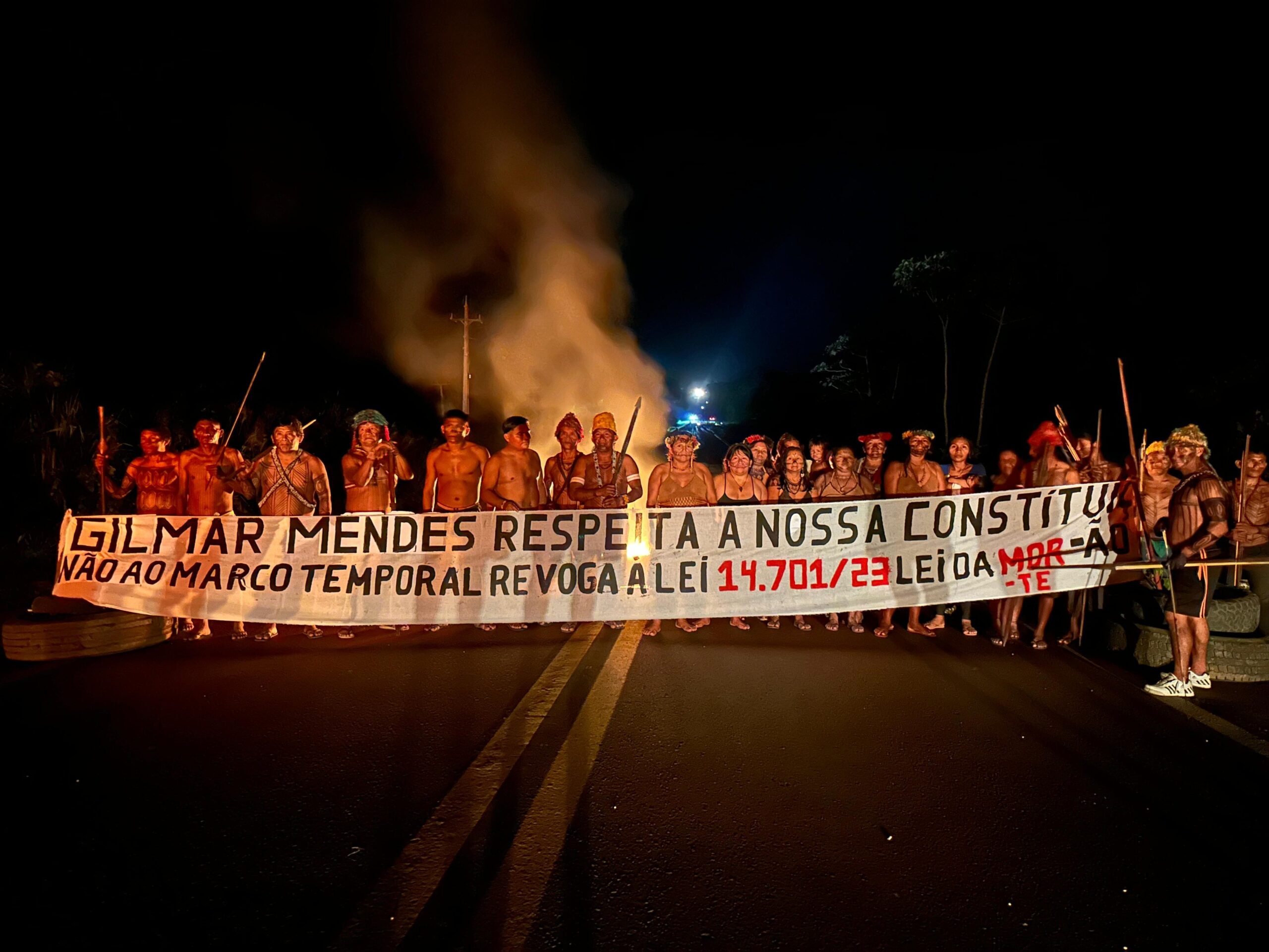 Indígenas Munduruku protestam na BR-163 no PA contra lei que flexibiliza mineração em áreas protegidas | Pará