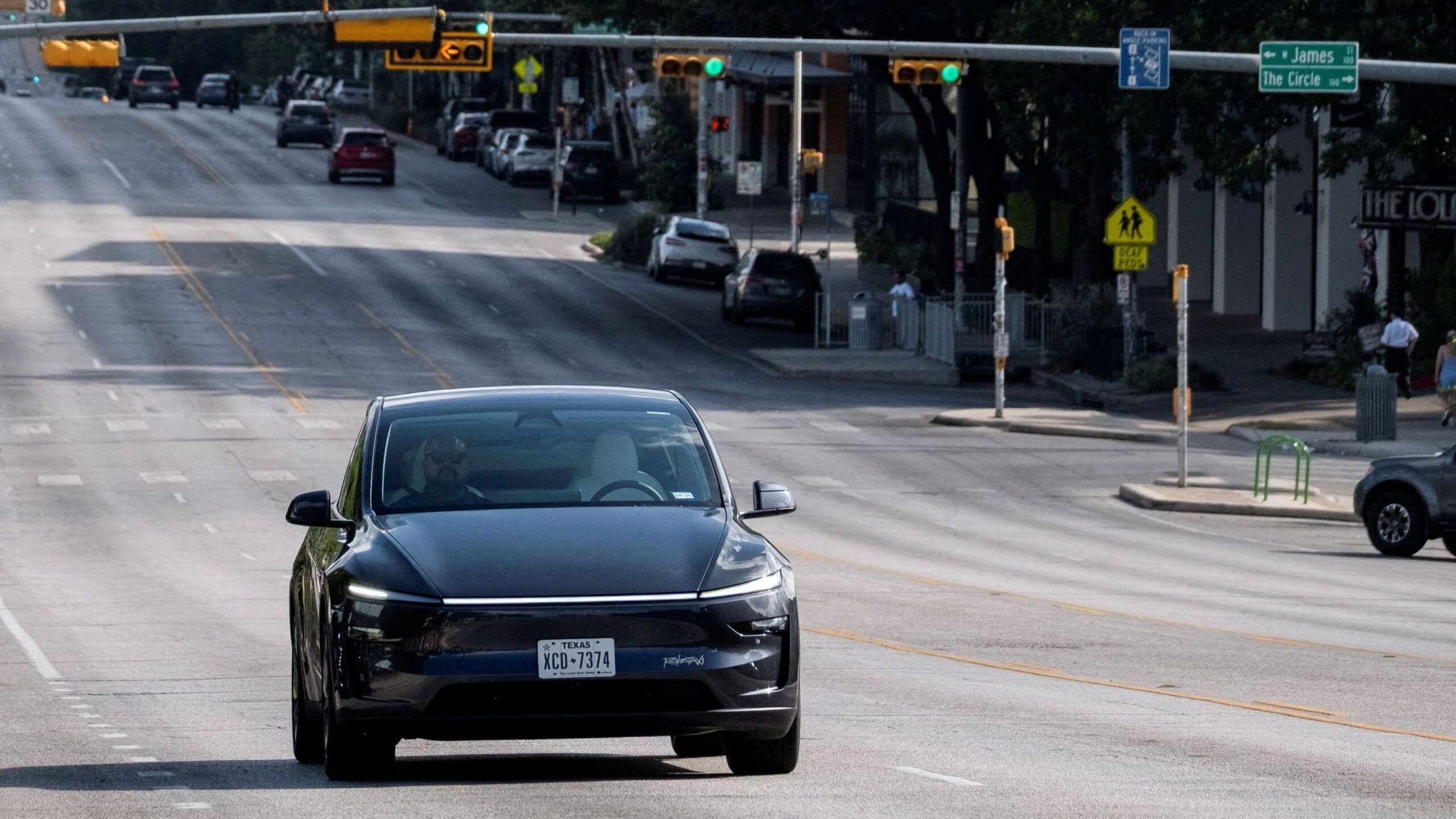 Tesla aposta em táxis-robôs para compensar queda nas vendas