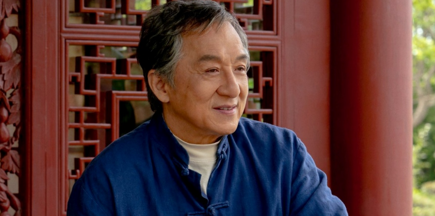 Aos 71 anos, Jackie Chan diz ter superado expectativas: “Ainda posso lutar”