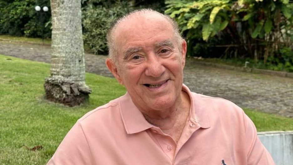 Aos 90 anos, Renato Aragão mostra rotina de exercícios físicos