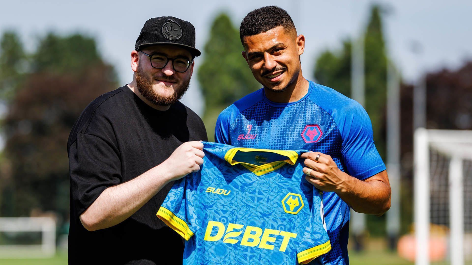 Clube da Premier League lança uniforme em homenagem ao Brasil; veja