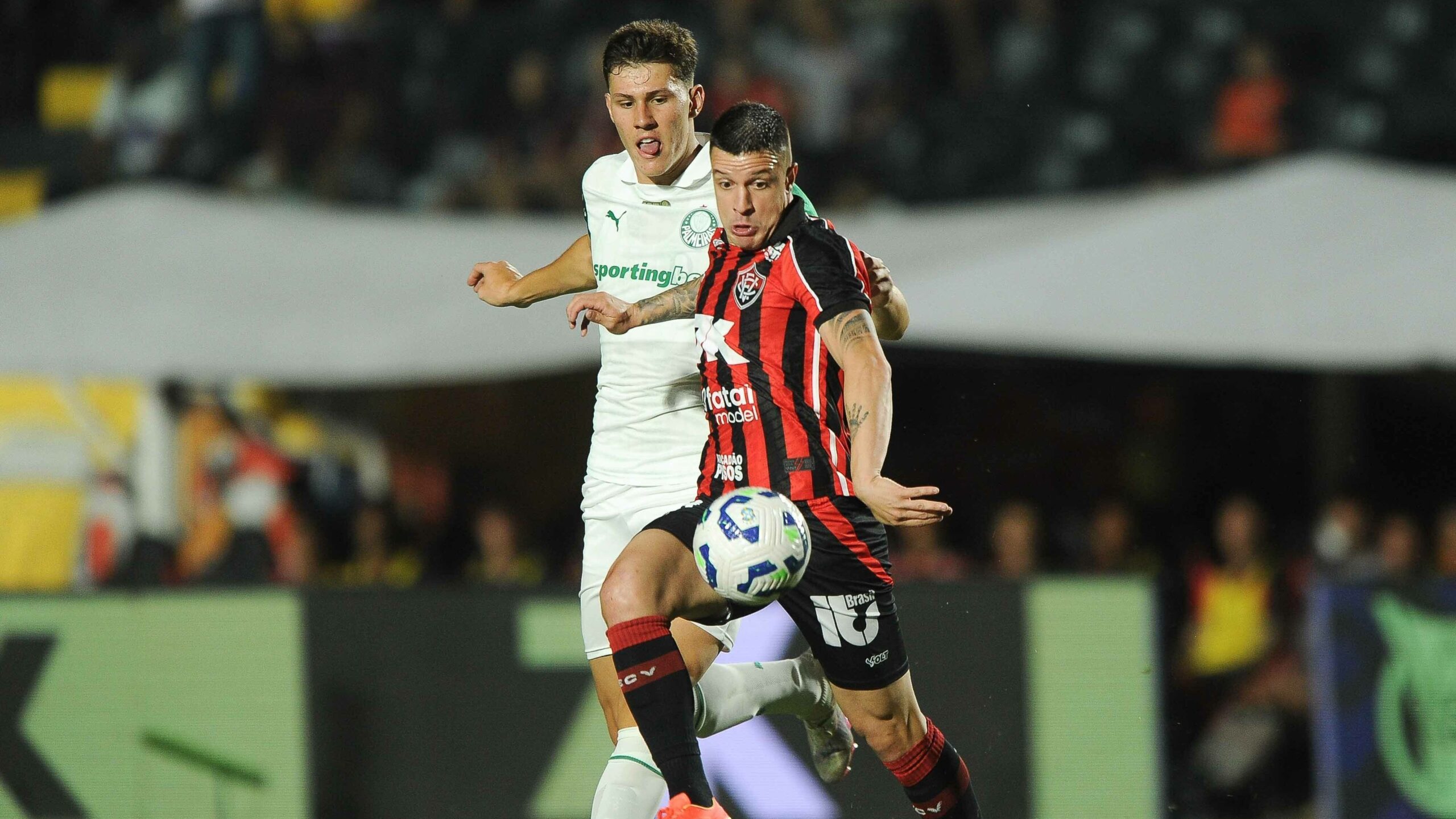 Flaco López marca no fim, e Palmeiras empata com o Vitória no Brasileirão