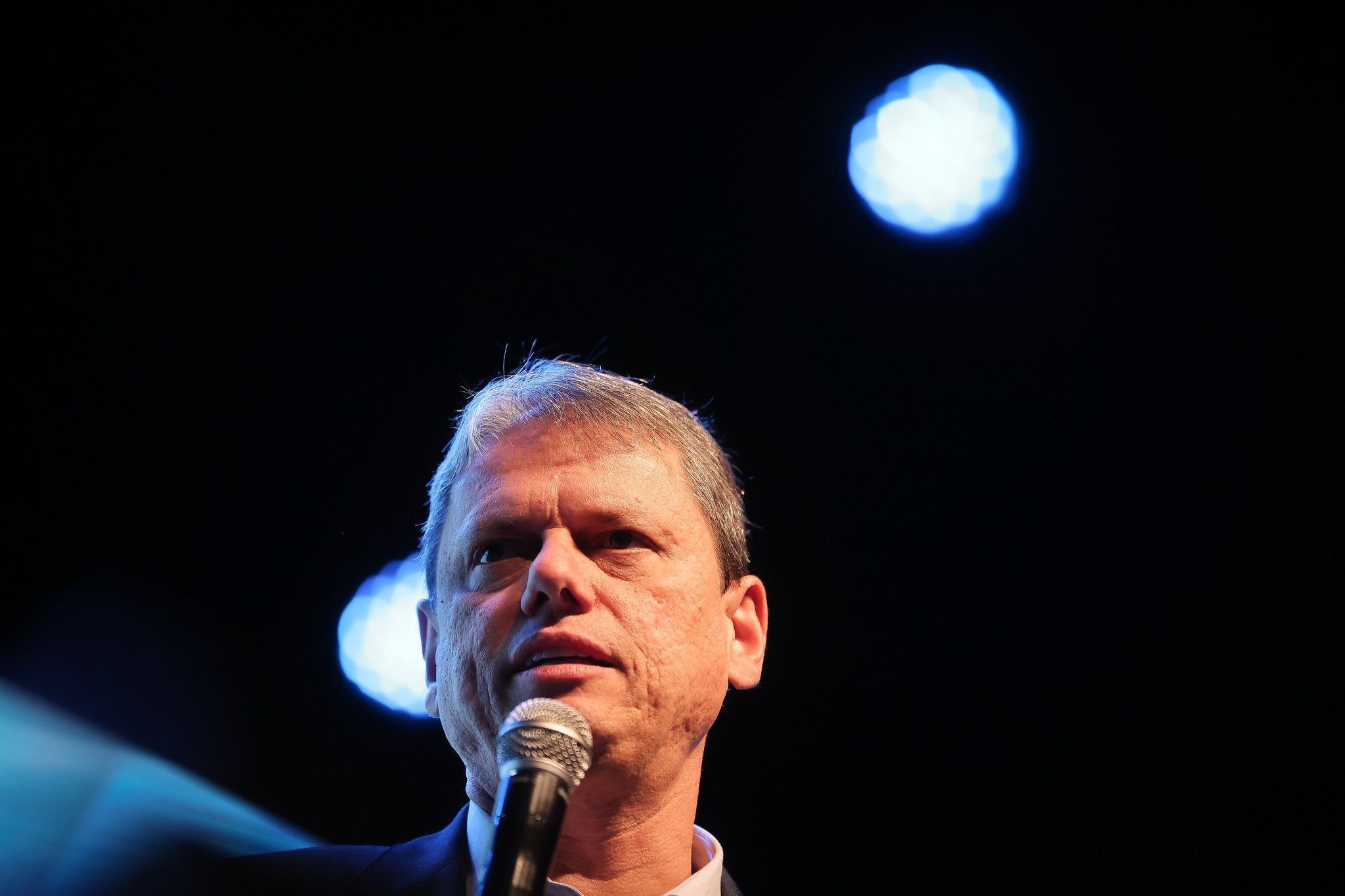 “Nem ligo”: Tarcísio ignora fala de Lula sobre dependência de Bolsonaro