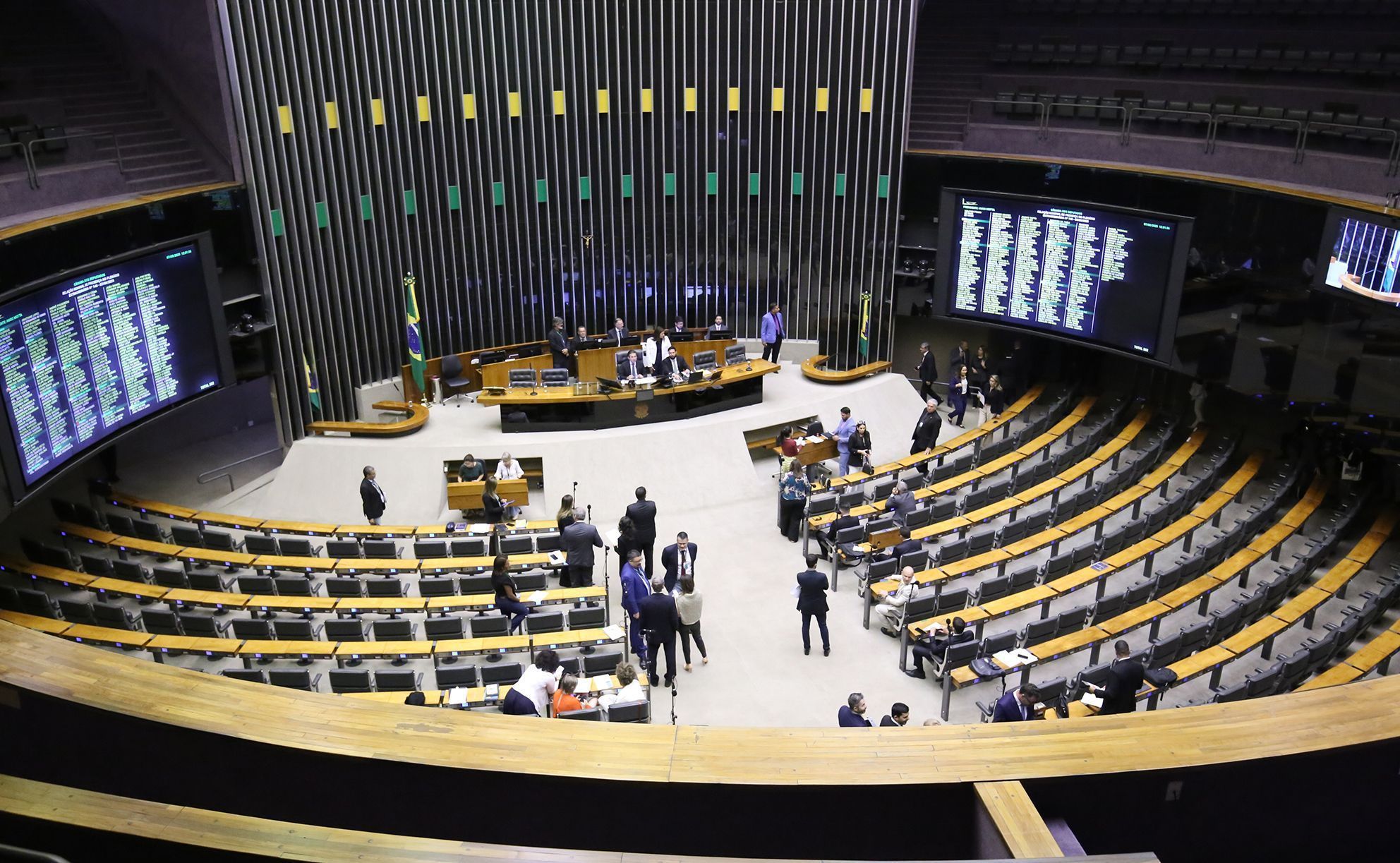 Oposição quer transformar isenção do IR em bomba-fiscal e aflige governo
