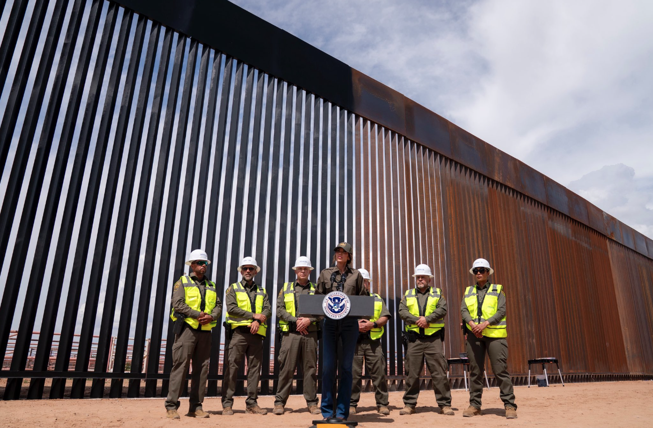 “Quente ao toque”: Trump manda pintar muro com México para aumentar calor