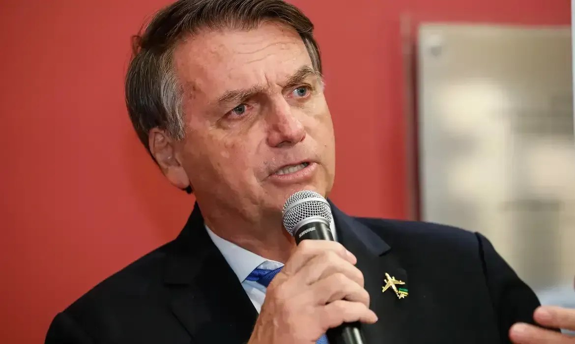 Senador, deputados e empresário pedem para visitar Bolsonaro
