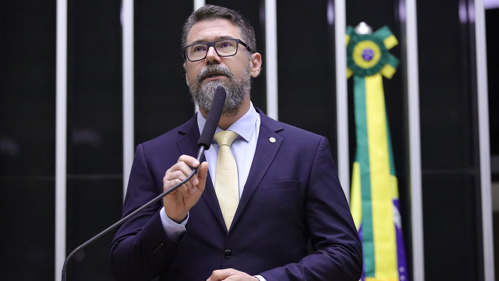 “Sou autista e não entendi”, diz deputado ao explicar demora na mesa