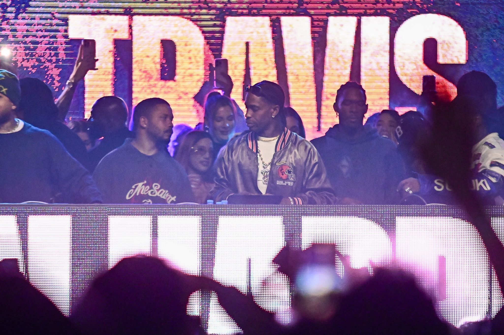 Após The Town, Travis Scott vai a after party e faz show exclusivo; veja