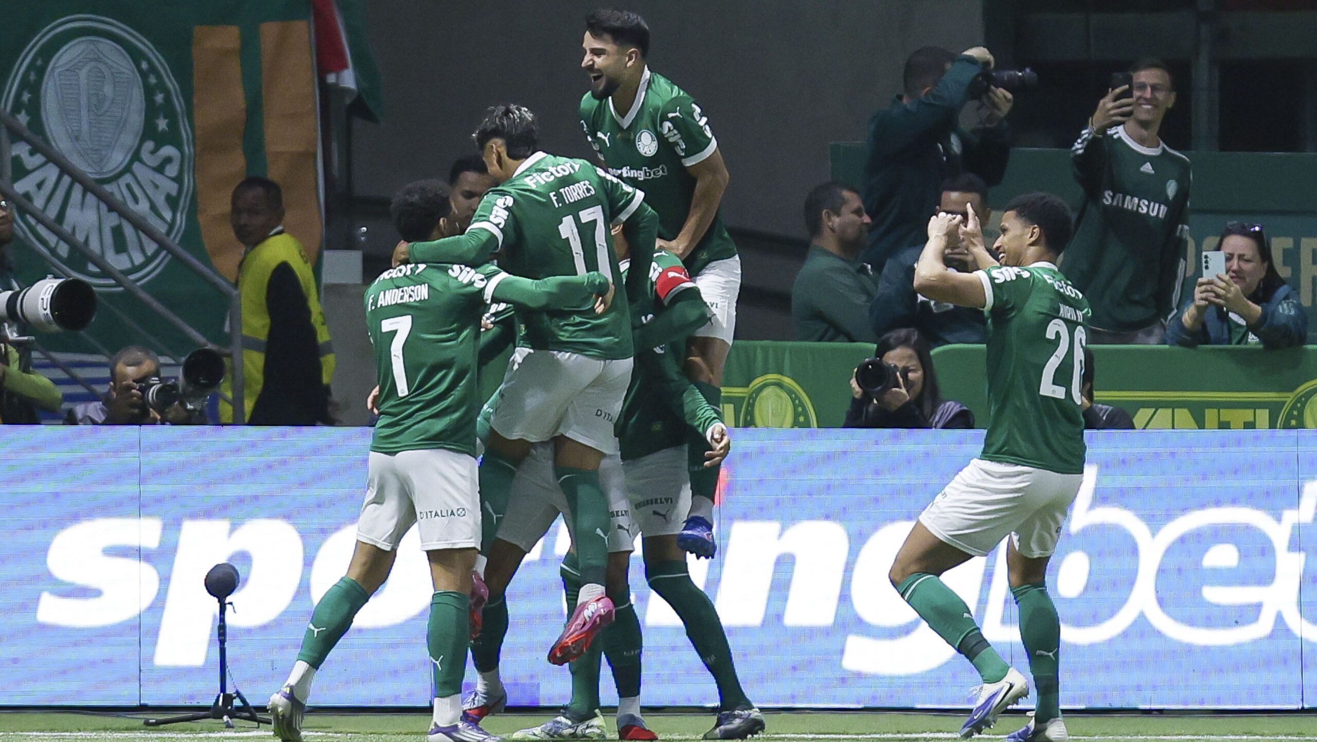 Brasileirão: Palmeiras goleia, Corinthians vence e Mirassol entra no G4