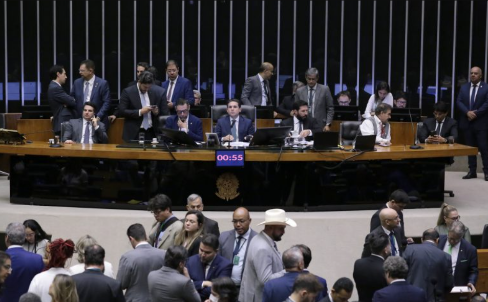 Câmara aprova PEC da Blindagem e conclui votação de destaques nesta quarta