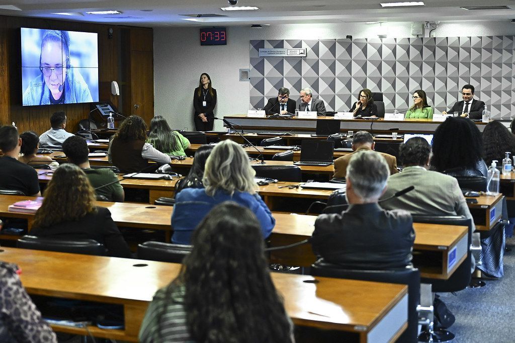 Comissão do Senado aprova proposta contra suicídio infantil