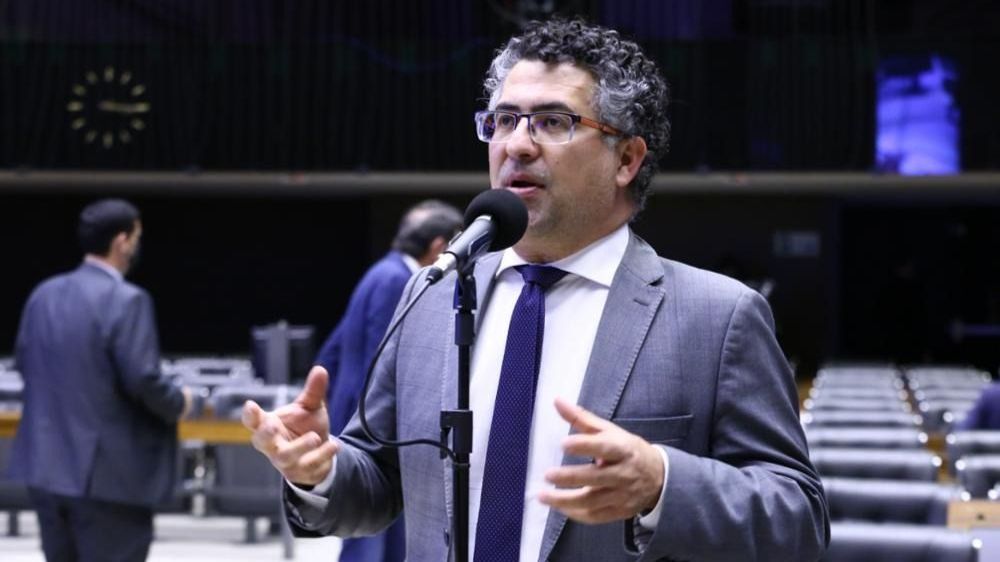 Deputado do PT apresenta projeto para impedir mandato à distância na Câmara