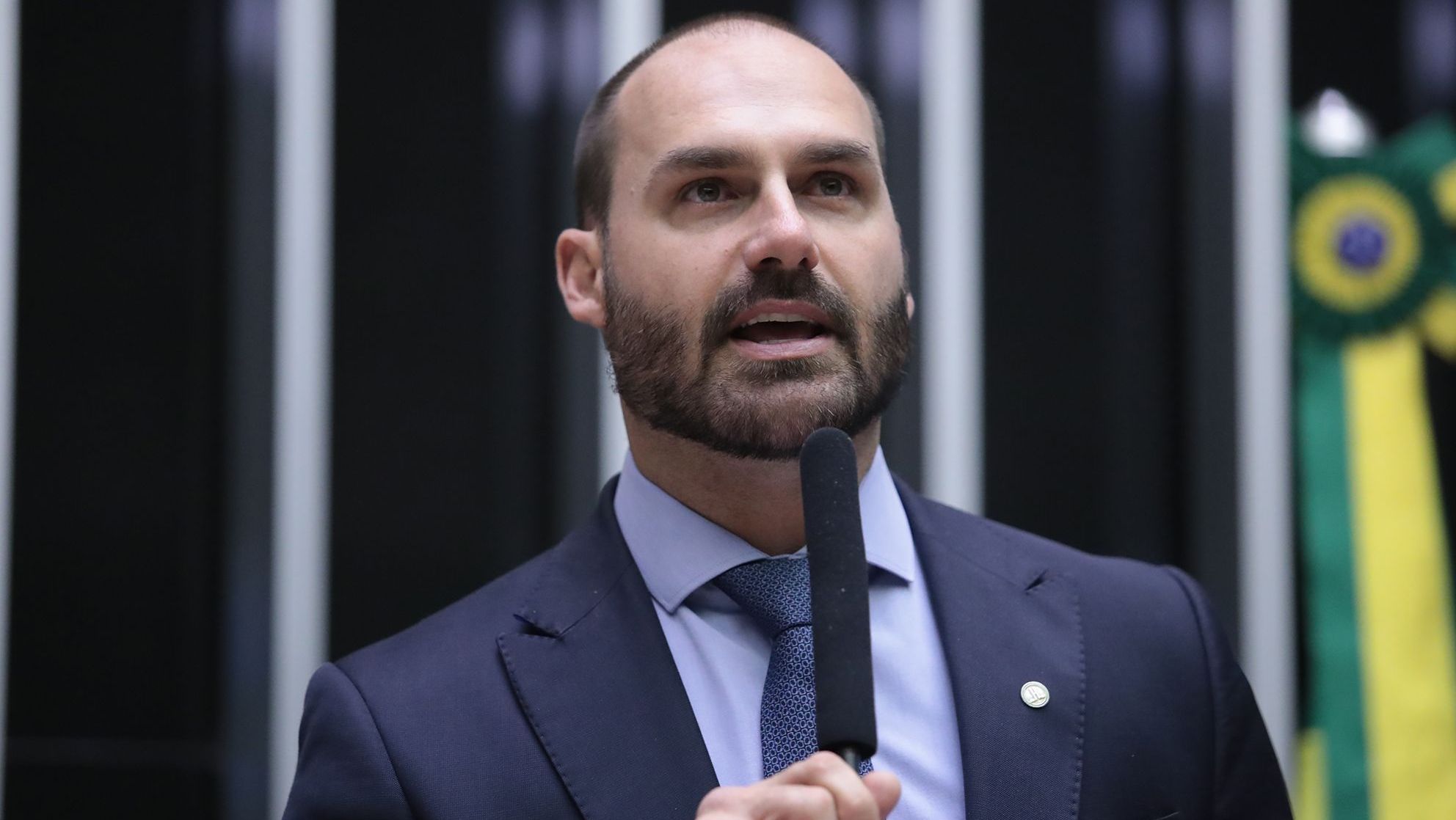 Eduardo diz que bandeira dos EUA frente ao Masp é agradecimento a Trump