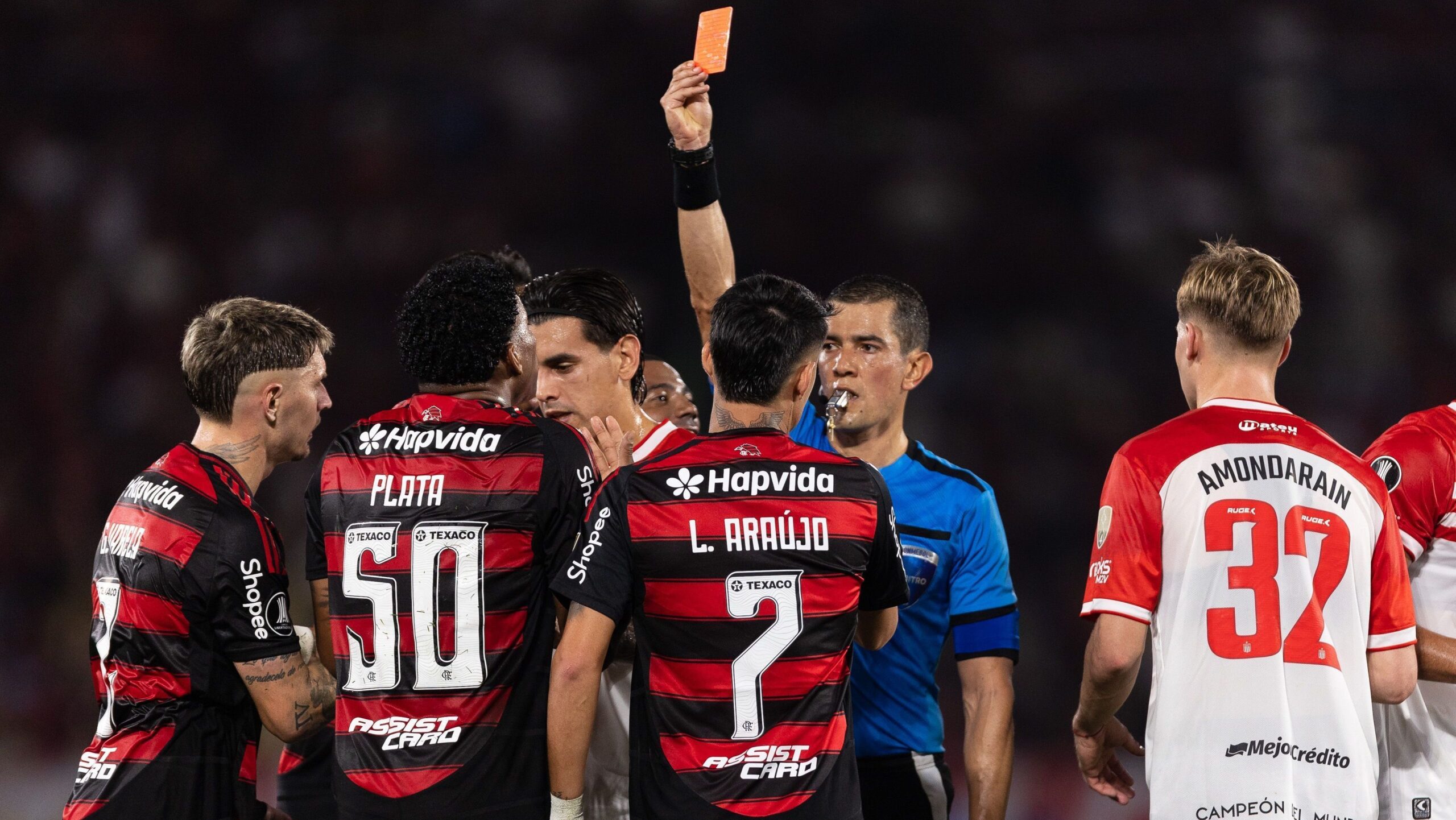 Gol relâmpago, expulsão polêmica: os lances de Flamengo 2 x 1 Estudiantes