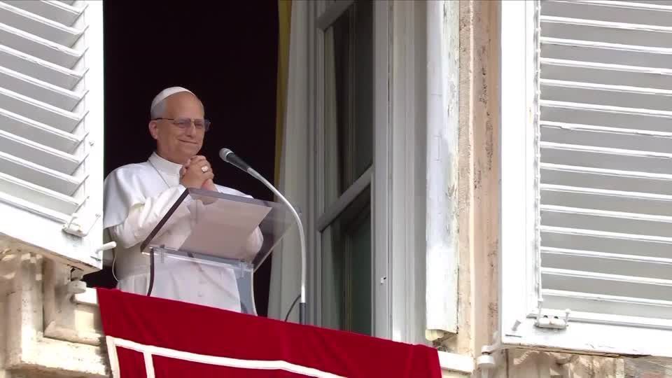 Papa realiza tradicional oração de domingo no dia em que completa 70 anos