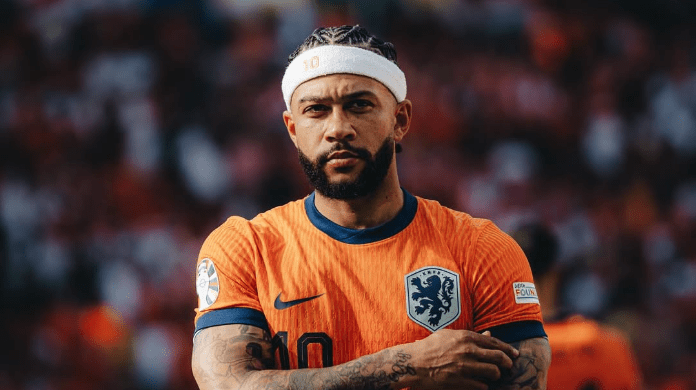 Depay diz ter passaporte roubado e adia apresentação à seleção da Holanda