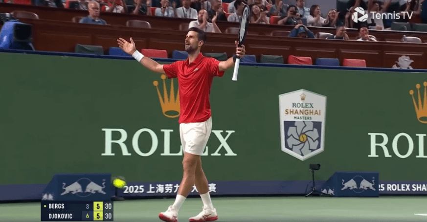 Djokovic vence belga e avança às semifinais do Masters 1000 de Xangai