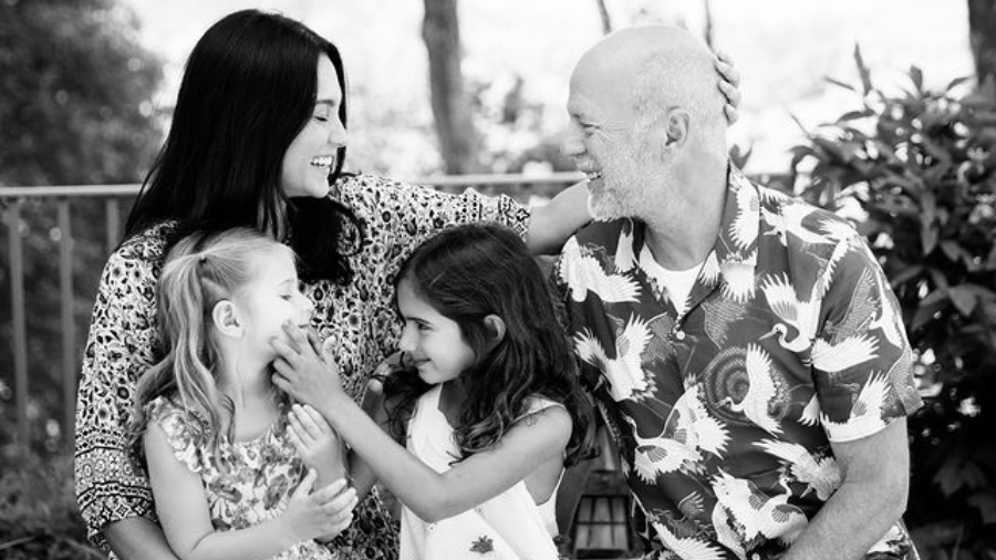 Esposa de Bruce Willis diz que filhas sofrem com a condição de saúde do pai